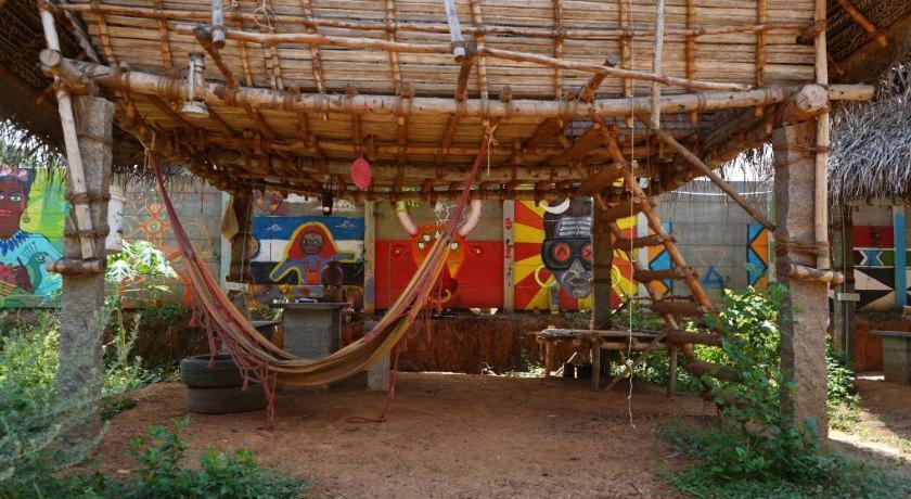 Time Travellers Hostel オーロヴィル エクステリア 写真