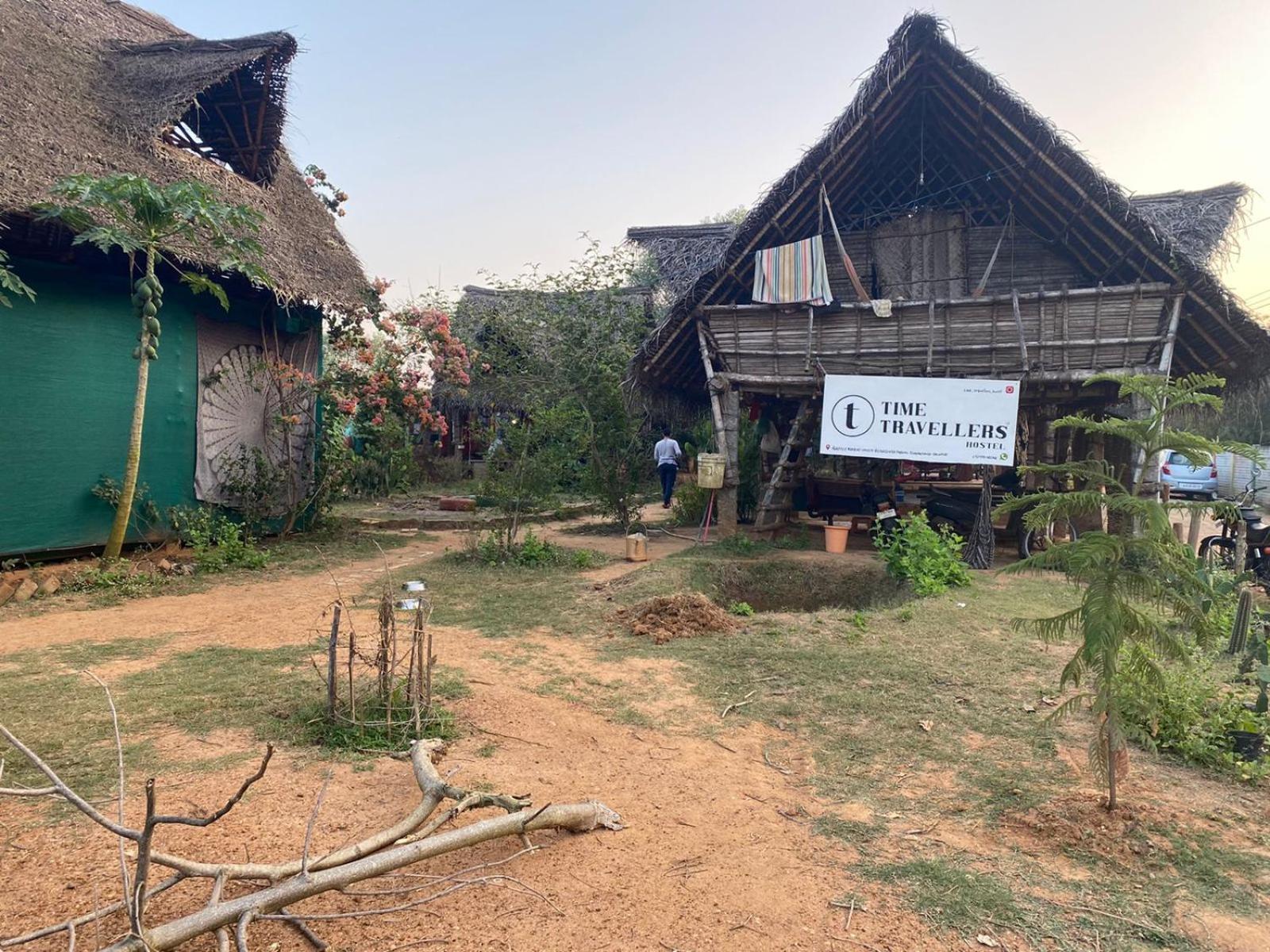 Time Travellers Hostel オーロヴィル エクステリア 写真